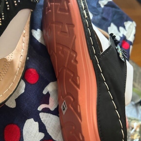 NWOT Women's Beaded Sandals choose Black or Tan both are size 9 - Picture 8 of 12